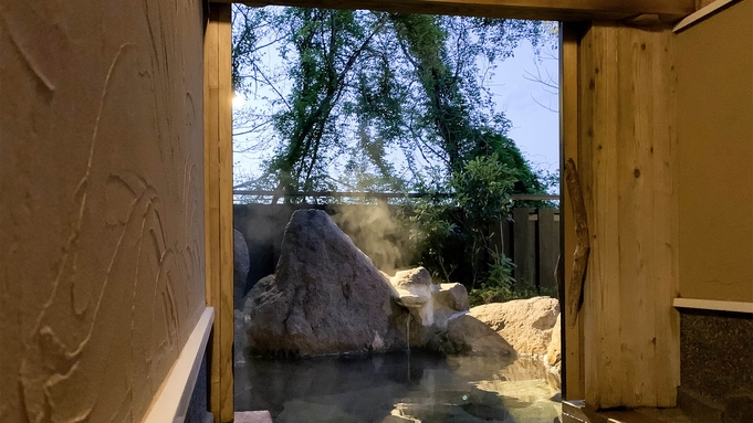 【素泊】源泉かけ流しの天然温泉をプライベート空間で楽しむ『全室露天風呂付離れの宿』